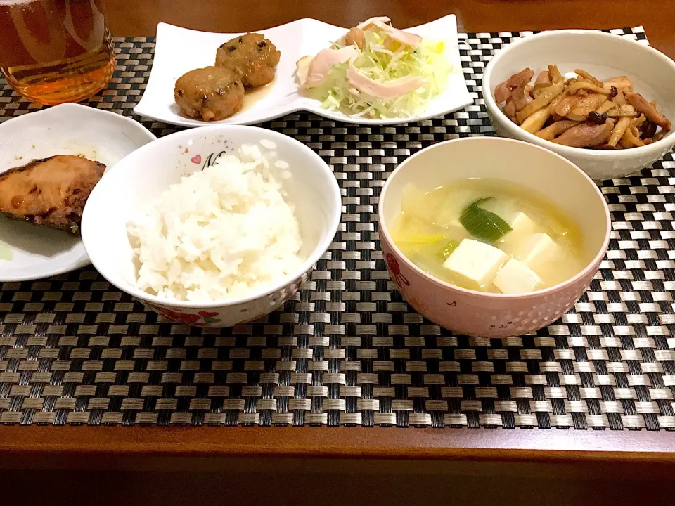 Snapdishの料理写真:ぶり生姜焼き、サラダ、鶏肉ときのこ炒め、煮物、お味噌汁|kumi♡さん