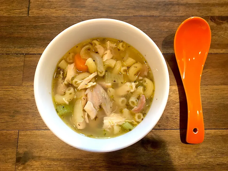 Easy chicken noodle soup. Recipe at RR4catering.com|emilyDeSantoさん