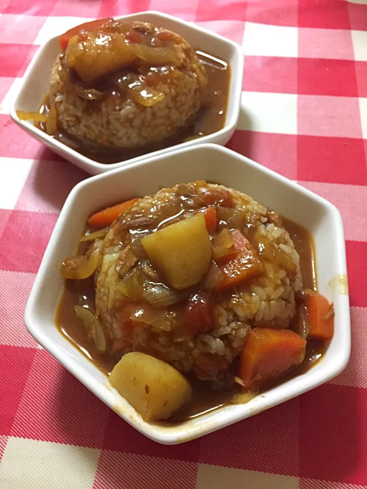 チンご飯を崩さずにカレーかけたらなんかいい感じ。お子様ランチポイな😊|hanakoさん