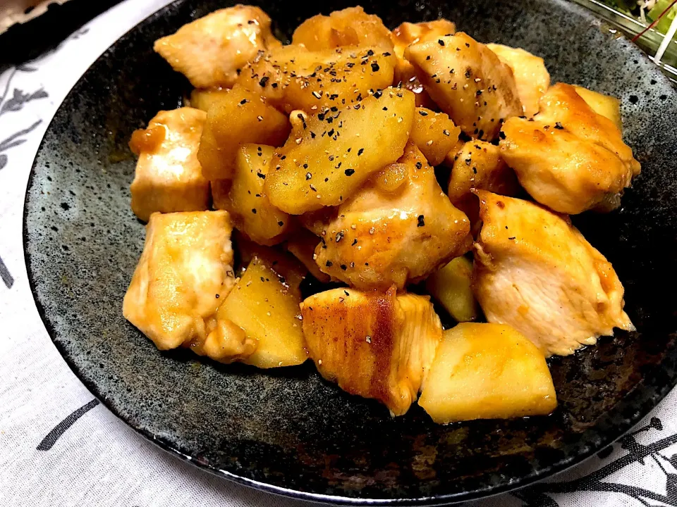 ☆★おうちディナー★☆鶏肉とポテトの照り焼き炒め♪|さとみさん