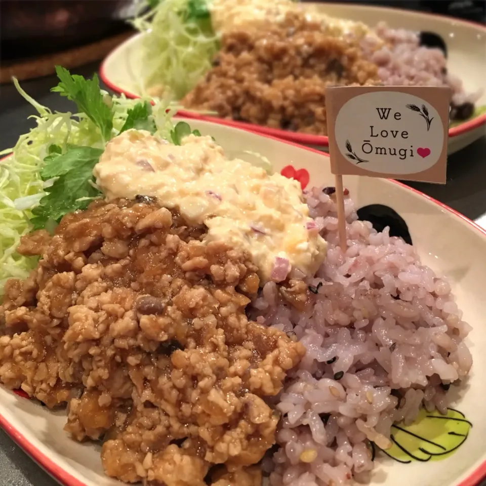 鶏ひき肉でチキン南蛮風な丼ʕ-̼͡-ʔもち麦&十六穀米使用 #大麦たのしみ隊 #もち麦#はくばく 【Jan4;31】|七海さん