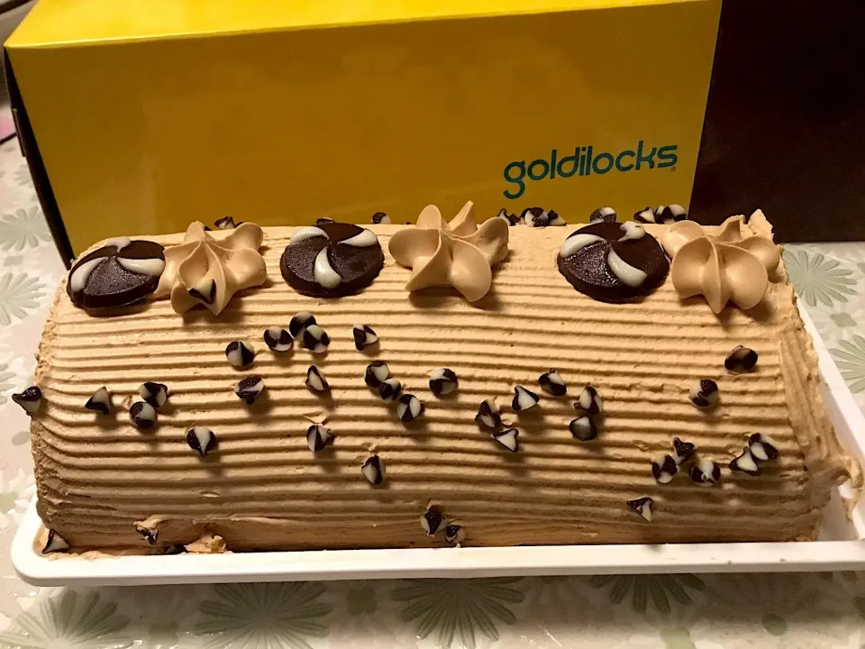 Goldilocks mocha cake #fromphilippines|Ericka Yamadaさん