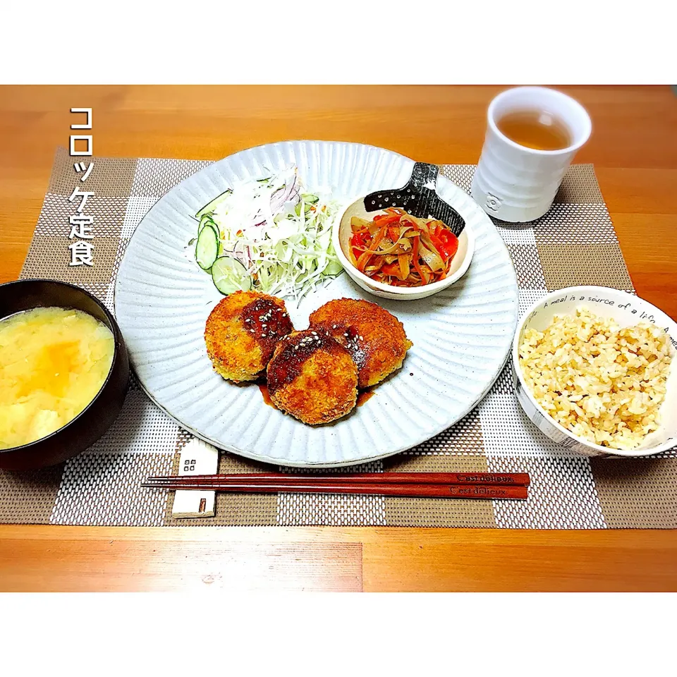 Snapdishの料理写真:コロッケ定食🙂|ÿϋkⅱiさん