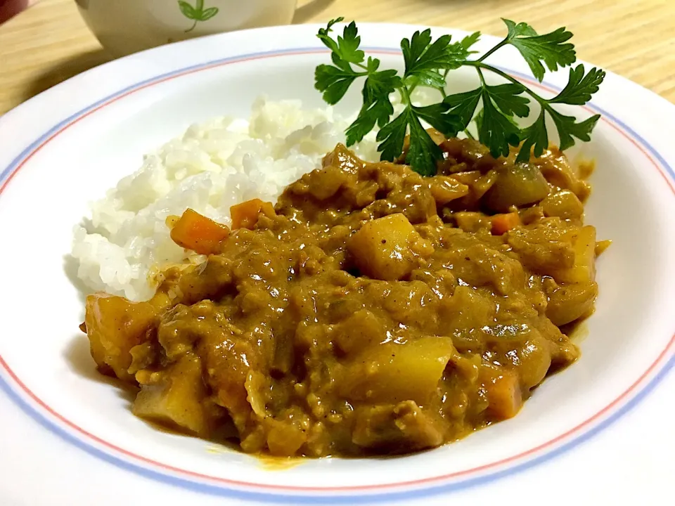 ひき肉と小さめ野菜のカレー🍛|くっきいさん