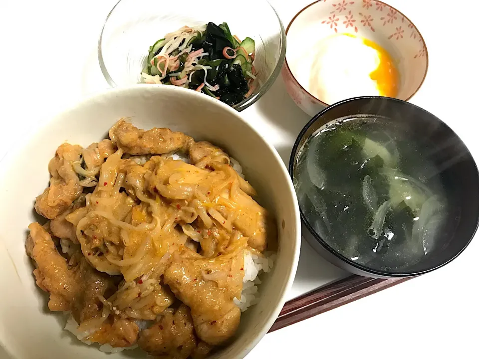 #豚キムチ丼 #一人飯|ゆさん