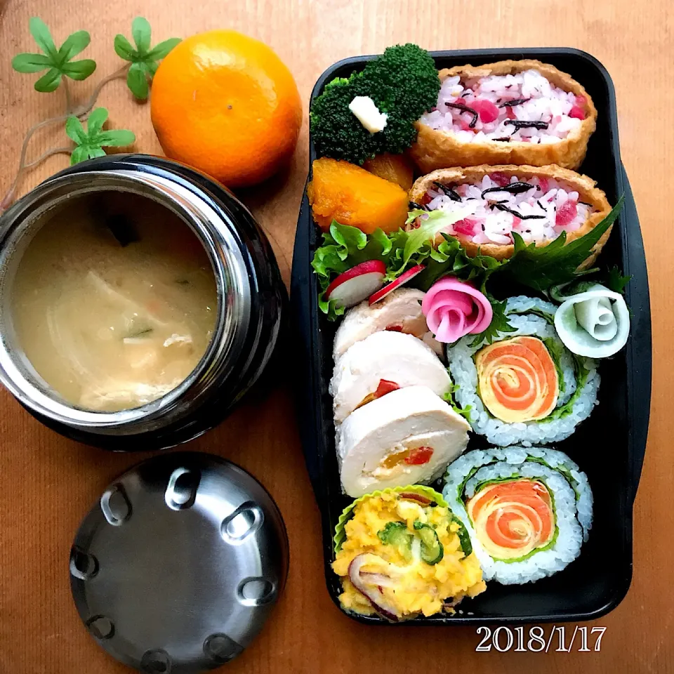 今日の息子弁当2018.1.17...♪*ﾟとんちゃまの料理 ❣️柔らか鶏ハム＆サーモンの薔薇寿司 (｡•ᴗ•｡)💕  #鶏ハム   #サーモンの薔薇寿司|ばろんさん