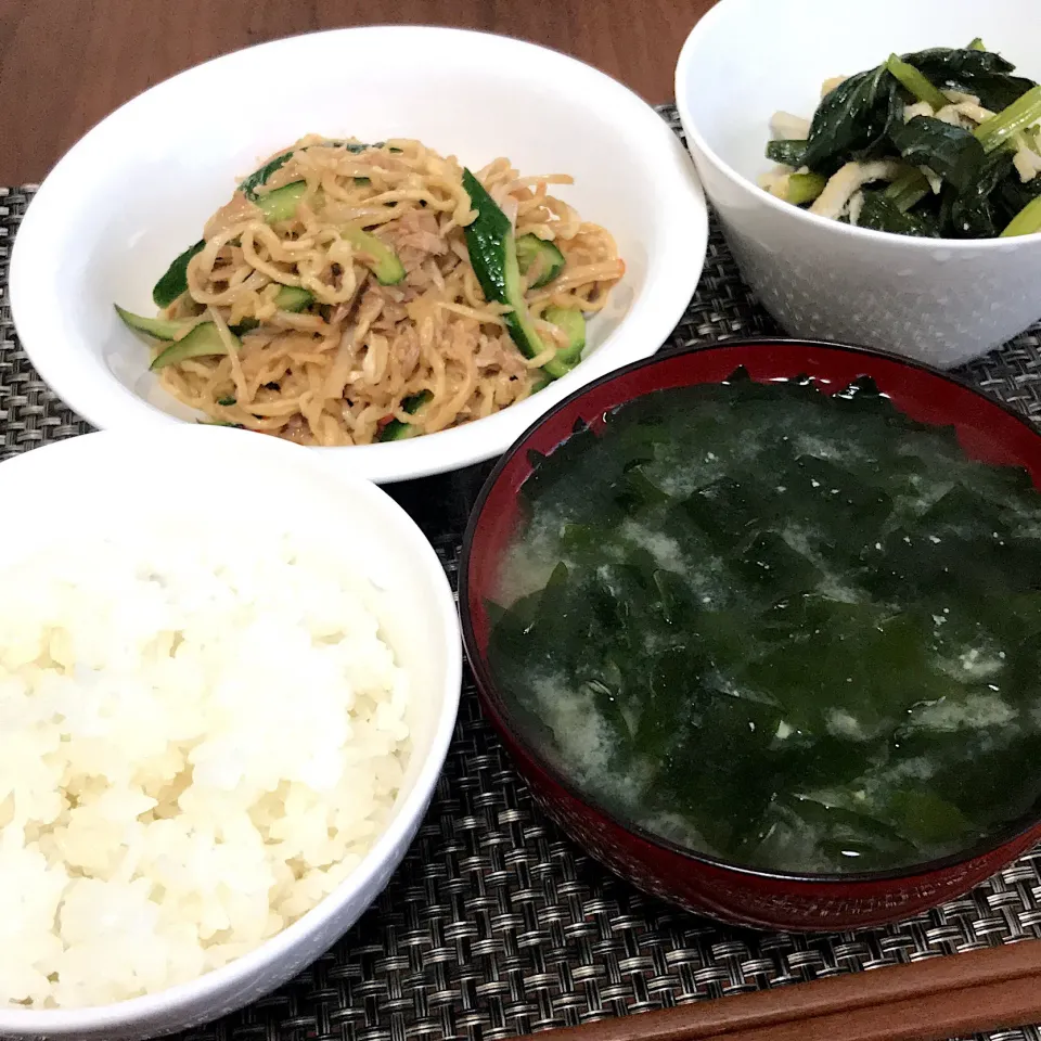 Snapdishの料理写真:切干大根とツナのサラダ、小松菜と舞茸の煮浸し、ワカメの味噌汁|Koichi GOGOさん