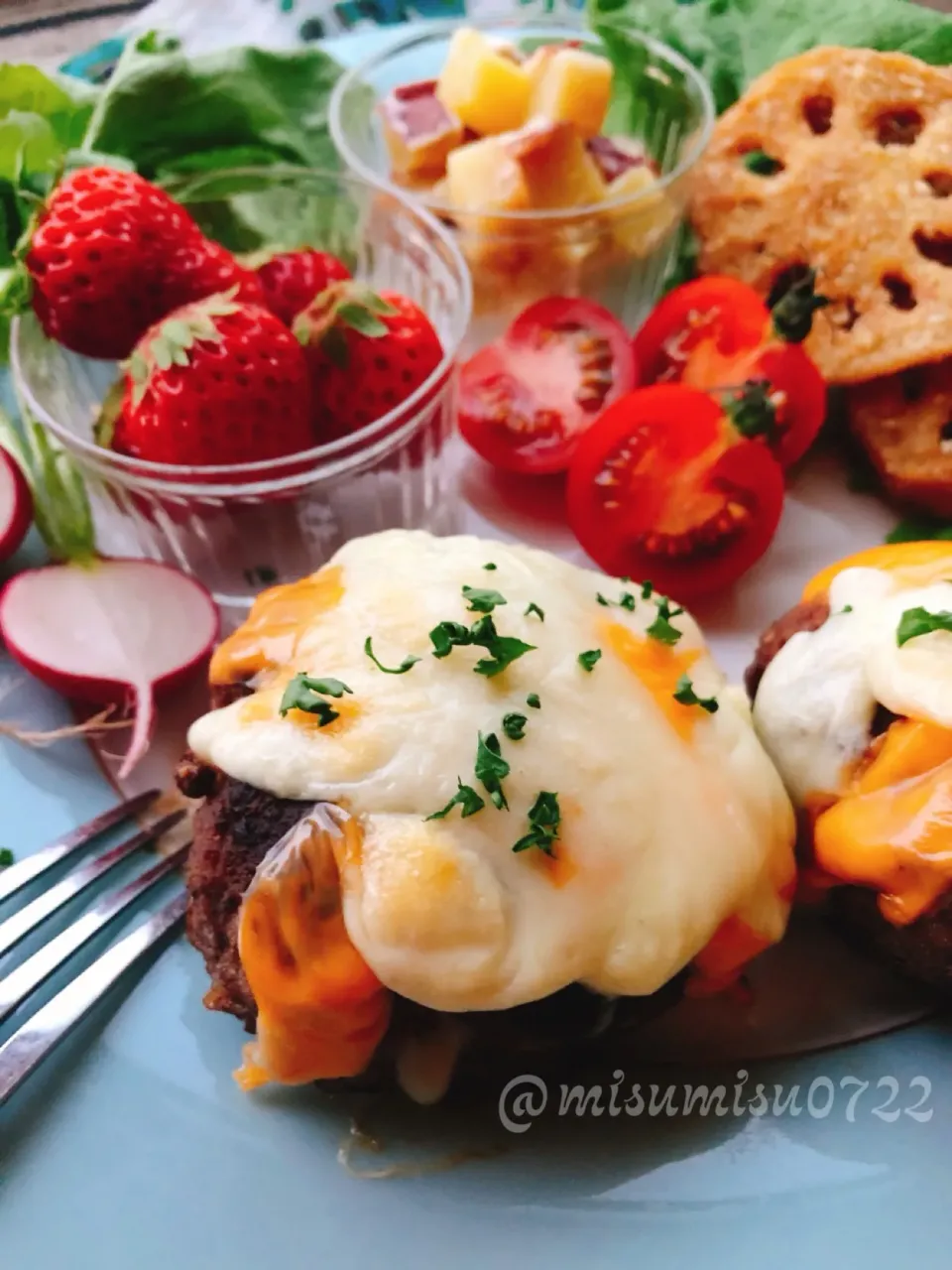 パン粉代わりにご飯で！しっかり味のふっくらチーズハンバーグ - お砂糖味醂なし生活！ほっこりおうちごはん|Misuzu(@misumisu0722 )さん