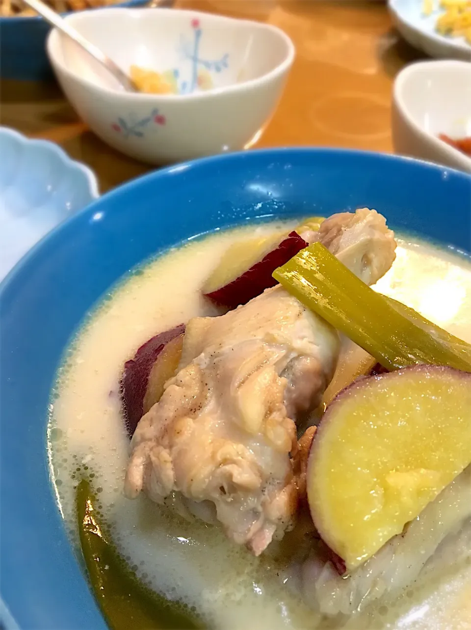 Snapdishの料理写真:さつまいもと鶏手羽の豆乳スープ | Happy Recipe（ヤマサ醤油のレシピサイト）|えりさん