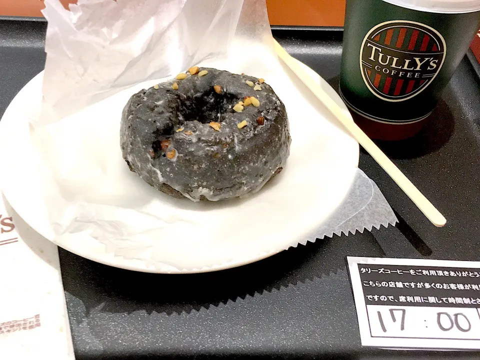 アイリッシュラテとブラウニーウォルナッツドーナツ|yumyum😋さん