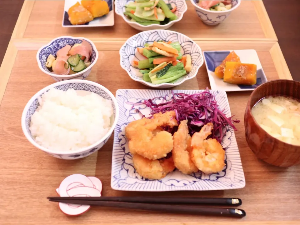 エビフライ
マカロニサラダ
小松菜の炒め物
カボチャの塩麹煮
お味噌汁|NAKATAさん