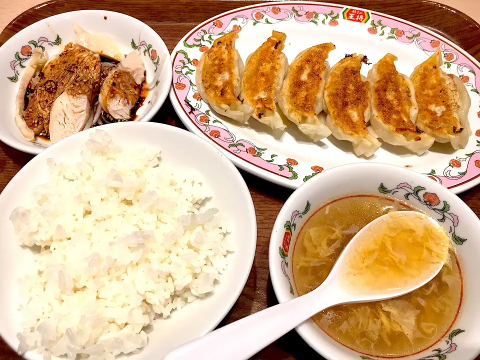 平日限定餃子ランチ🥟|ゆうじ.さん