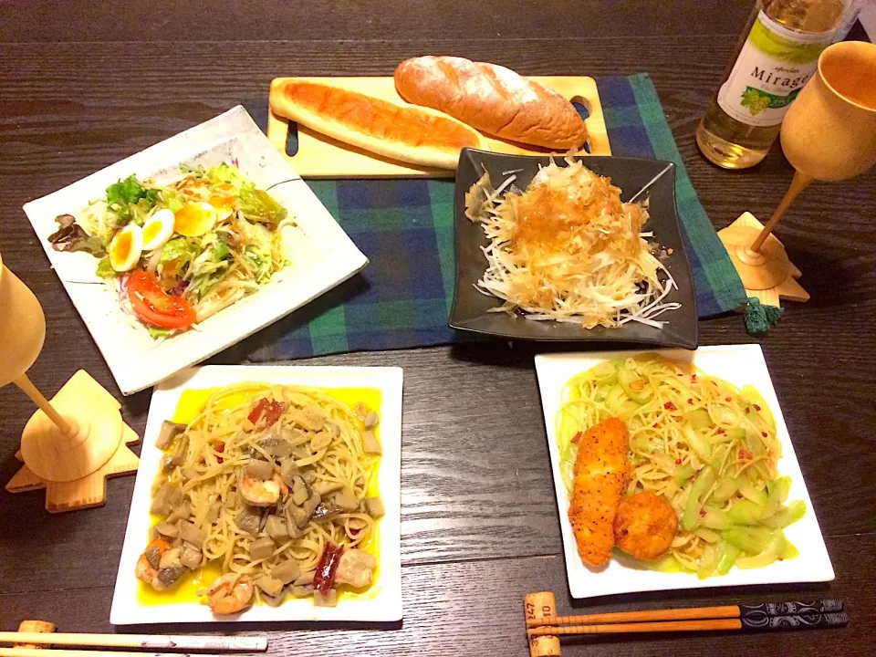 夜ご飯
 #おうちごはん#家飯#パスタ#大根サラダ#パンは買ったよ#記録用|かなさん