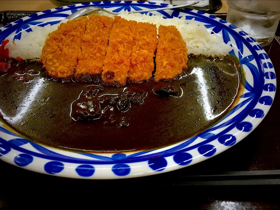 Snapdishの料理写真:ロースカツ辛口黒カレー🍛|keikoさん