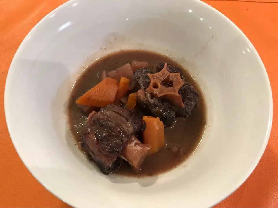 Braised Oxtail
Oxtailの煮込み|Goettaさん