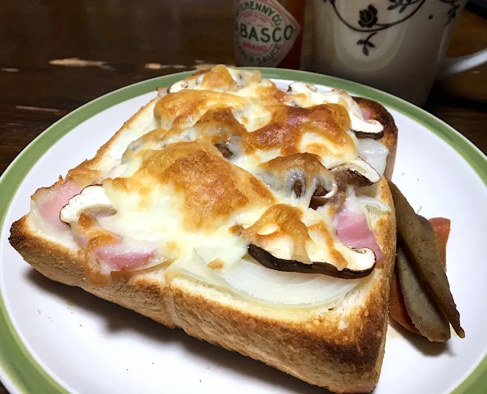 朝ごはん😋☀️
ベーコンと椎茸、玉ねぎのピザトースト
キンピラごぼう
ソイラテ
#朝ごはん#ピザトースト#ベーコン#椎茸|ぽんたさん