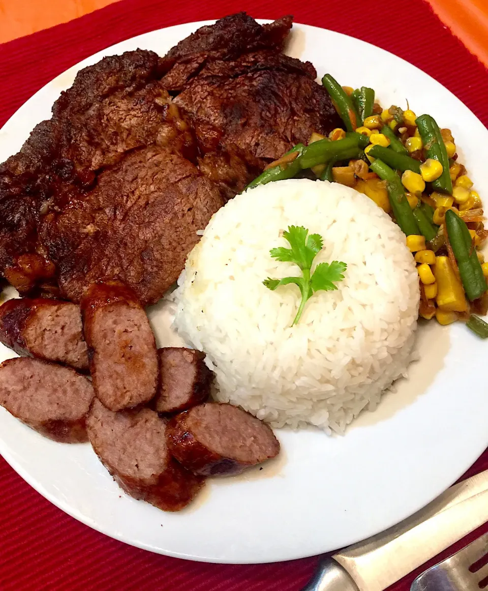 Ribeye Steak 🥩 with Bratwurst and StirFried Vegetable Medley. Served with rice 🍚|Alma's Home Kitchenさん