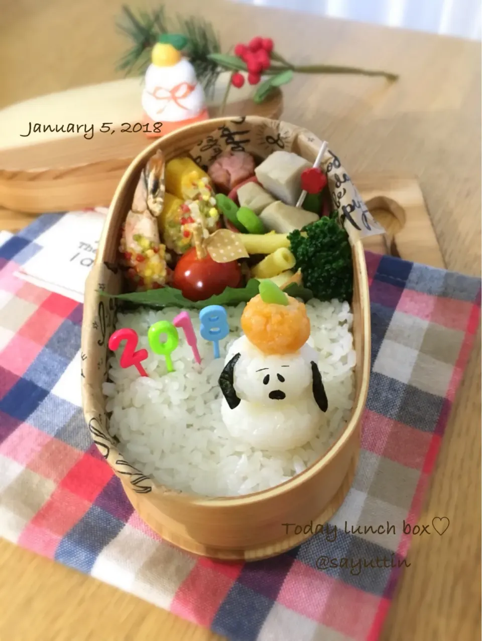 Snapdishの料理写真:スヌーピー鏡餅弁当〜女子中学生のおべんとう♪|sayu♡さん