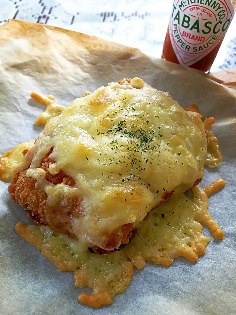 ファミチキのチーズかけ|ヨシヨシさん