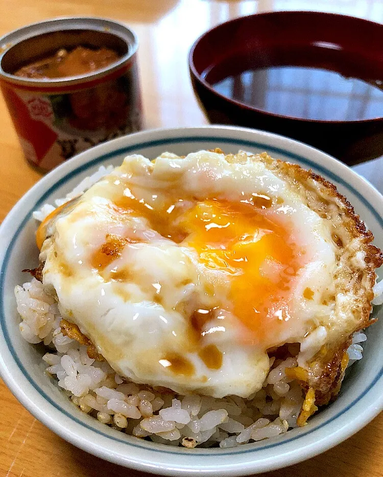 Snapdishの料理写真:TKG🍳片手で動画を撮りながら中華お玉で目玉焼きを作ってみた（fried egg）cooking 目玉焼き丼 - 作ってる動画は下記URL ↓YouTube|ガク魁‼︎男飯さん