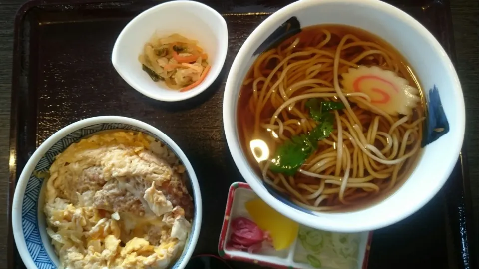 Snapdishの料理写真:そばカツ丼セット🍜🍴|kudoさん