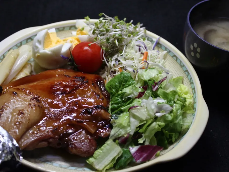 Snapdishの料理写真:ローストチキン？山賊焼き ナスの味噌汁
サラダ  ワンプレート|Hiroshi  Kimuraさん