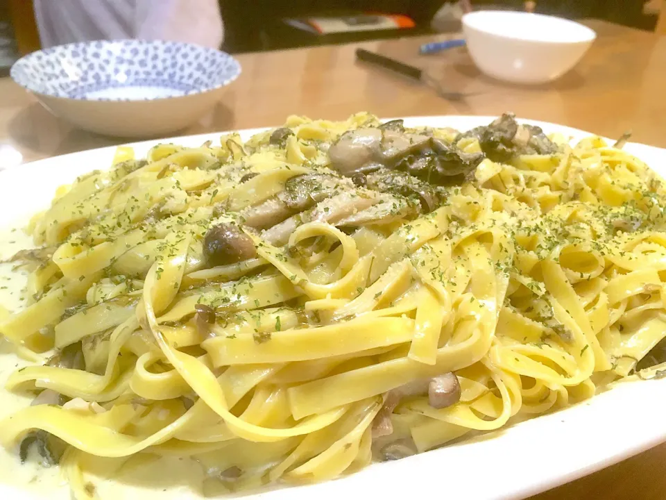 今日のパパパスタ【牡蠣とキノコの生海苔クリームフェットチーネ】|不動南平さん