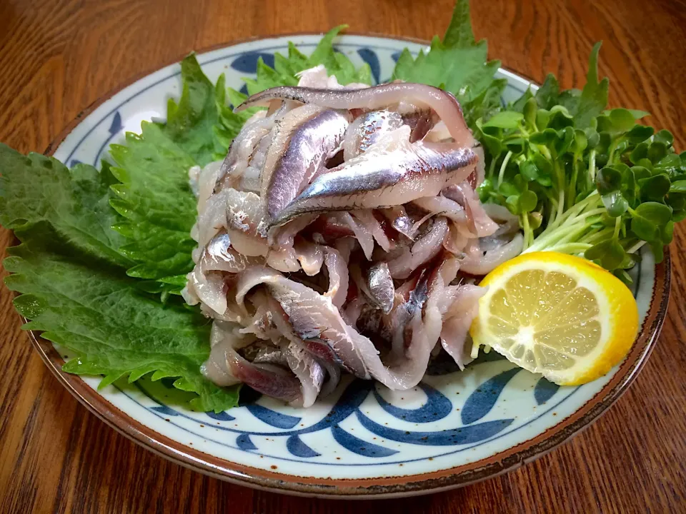 背黒イワシの洗い刺し🐟🍀💐  #ぱぴこ家実家地魚|ぱぴこ家さん