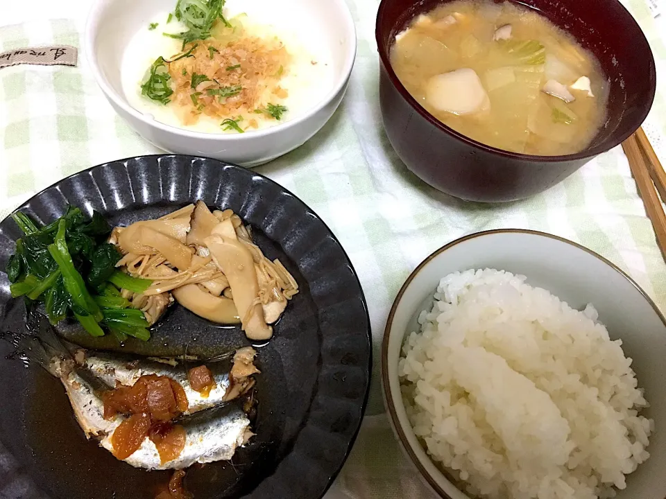 いわしの梅煮、きのこのレンジ蒸し、小松菜のわさび和え、とろろ、長芋とかの味噌汁|KKOさん