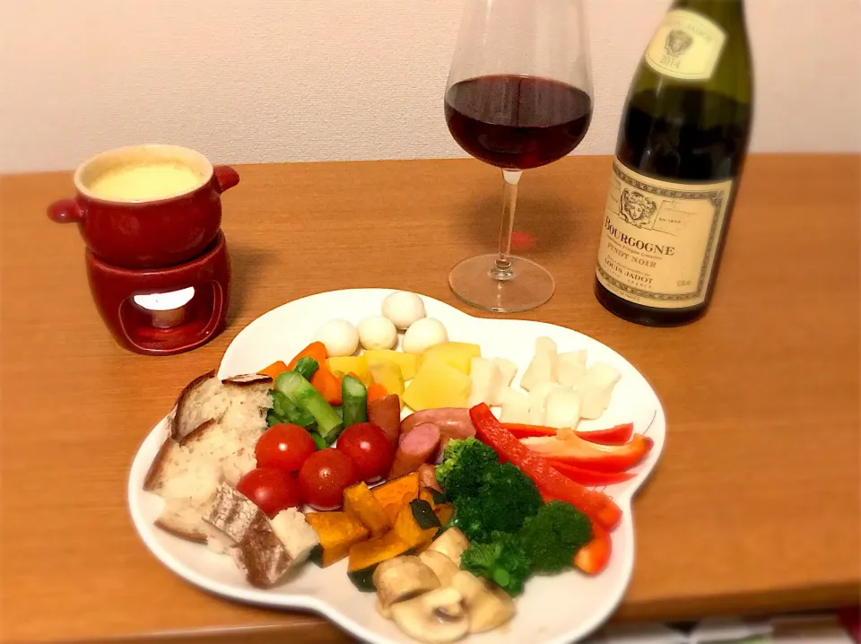 Snapdishの料理写真:チーズフォンデュ＆Bourgogne Pinot Noir|mayさん