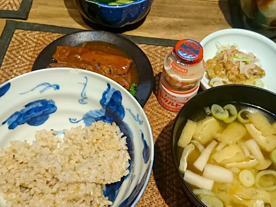 Snapdishの料理写真:秋刀魚の蒲焼き&納豆&しめじの味噌汁|まぐろさん