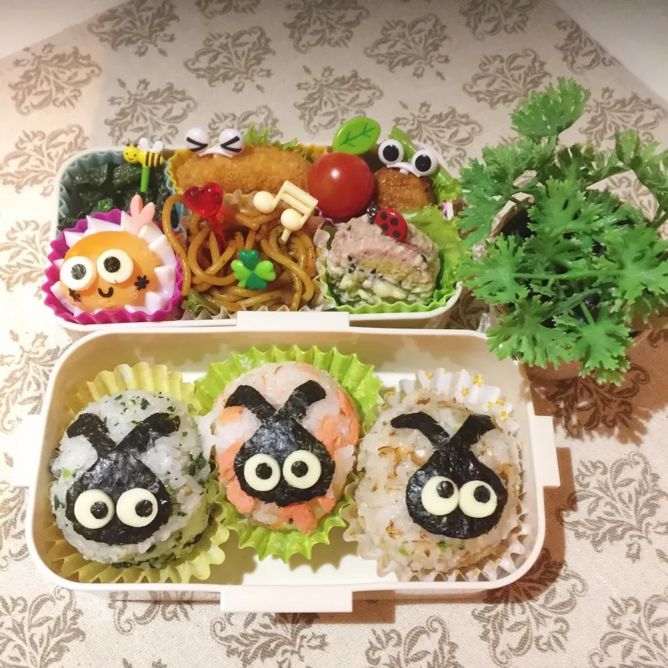 Snapdishの料理写真:1/22❤︎娘のおにぎり弁当❤︎
今日雪になる予報…❄️学校帰り大丈夫かな…電車遅延が心配です
#お弁当 #お昼ごはん #娘弁当 #ランチ #おにぎり #うさぎ お弁当記録|Makinsさん