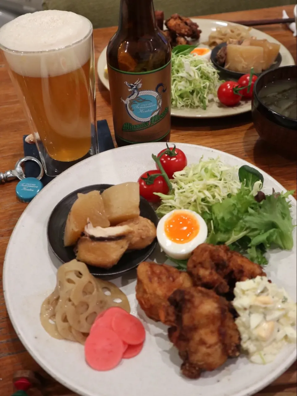 Snapdishの料理写真:唐揚げと、二日目しみしみぶり大根のワンプレート🍻|なかじー。さん