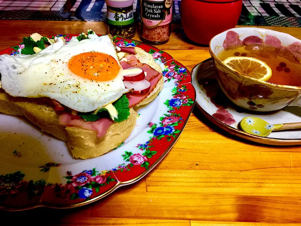 Snapdishの料理写真:遅いモーニングセット🍞今朝は紅茶で|keikoさん