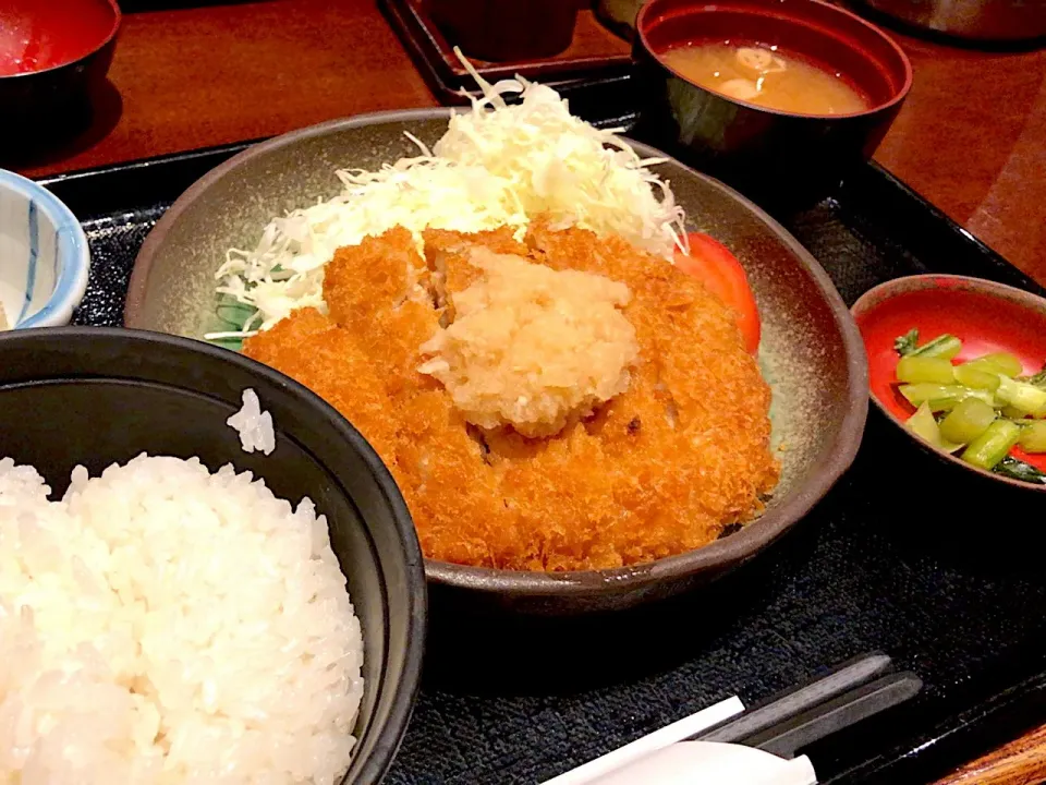 【日替定食】キャベツ入りメンチカツ 〜 おろしポン酢添え 〜 を頂きました。|momongatomoさん