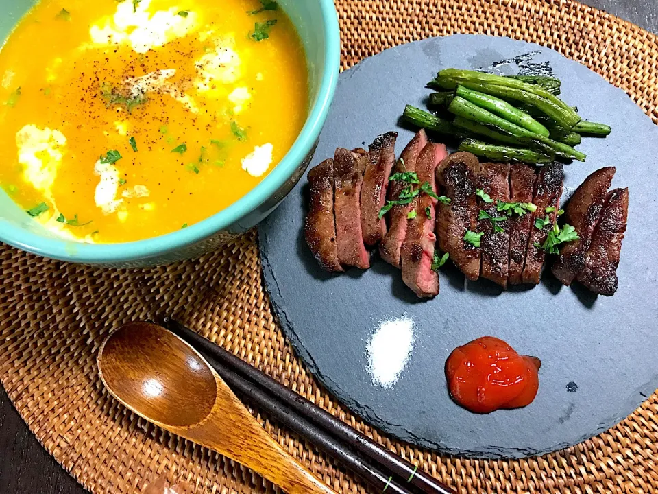 Pumpkin soup & beef tongue steak|yeni kartikasariさん