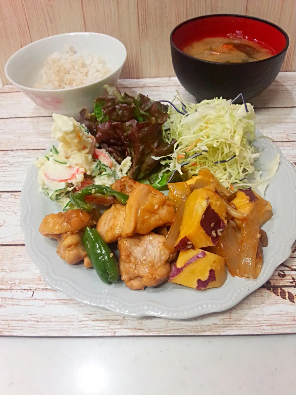 鶏肉とさつまいもの甘辛煮定食|chou  chouさん