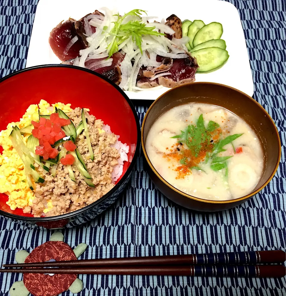 ☆今日の晩ご飯☆  そぼろ丼  カツオのたたき  かす汁|hamamaさん