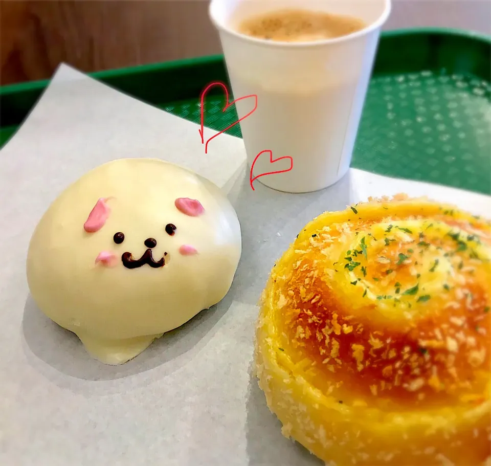 Snapdishの料理写真:おやつ  ジャガ丸くんとシロ(*´ω`*)💕|砂雪さん