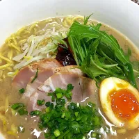 Snapdishの料理写真:久しぶりに・・・                                         豚軟骨で作る “ナンチャッテ豚骨ラーメン”