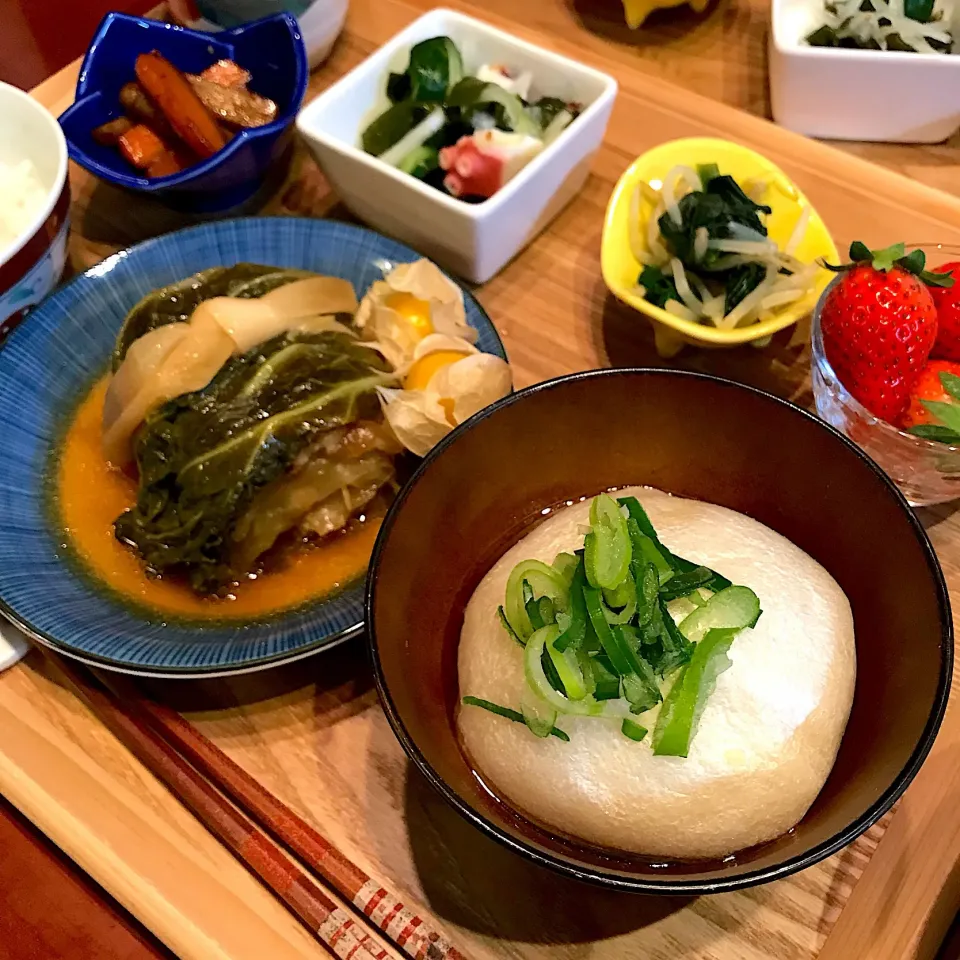 もちもちたま麩のお吸い物
白菜と豚バラロール♪
ほっこり和食の晩ごはん|mokoさん