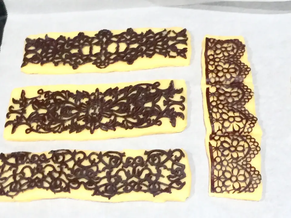 ブラチョコでレースチョコの作り方 https://youtu.be/jpWRKfYDyaI|De trois,M   cookpad料理教室元講師さん