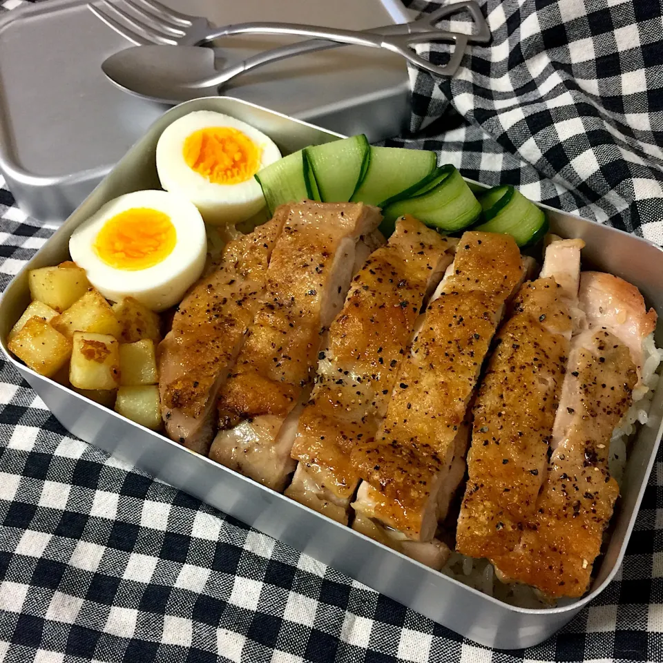 チキンとガーリックライス弁当|サリーさん