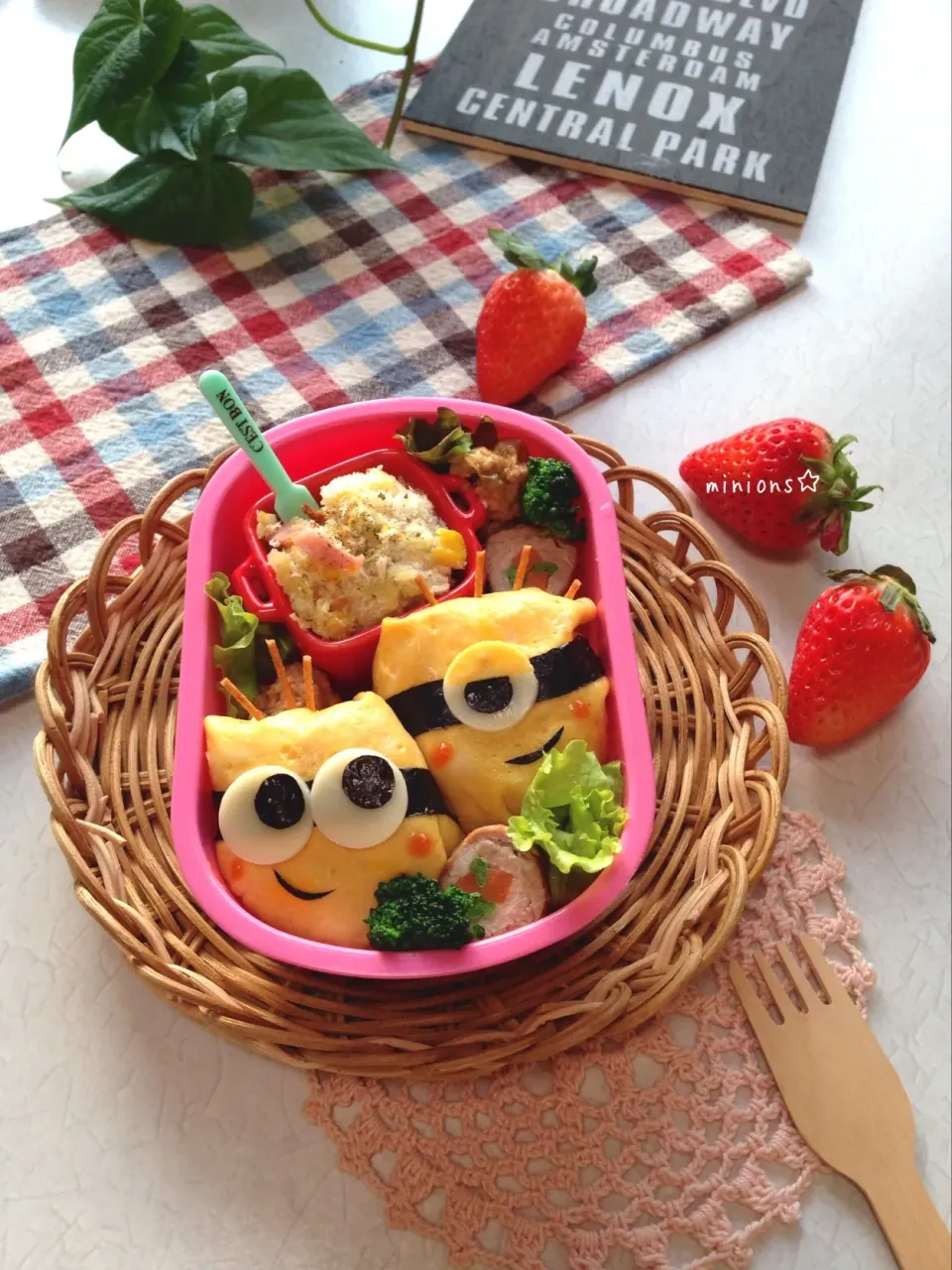 Snapdishの料理写真:オムライスミニオンの幼稚園弁当☆
 #お子さまごはん  #こどもごはん  #キャラご飯   #キャラ弁  #お弁当  #幼稚園弁当  #子どものお弁当  #お昼ご飯  #ミニオン  #ミニオンズ  #オムライス弁当  #オムライス|Ayumi Furukawaさん