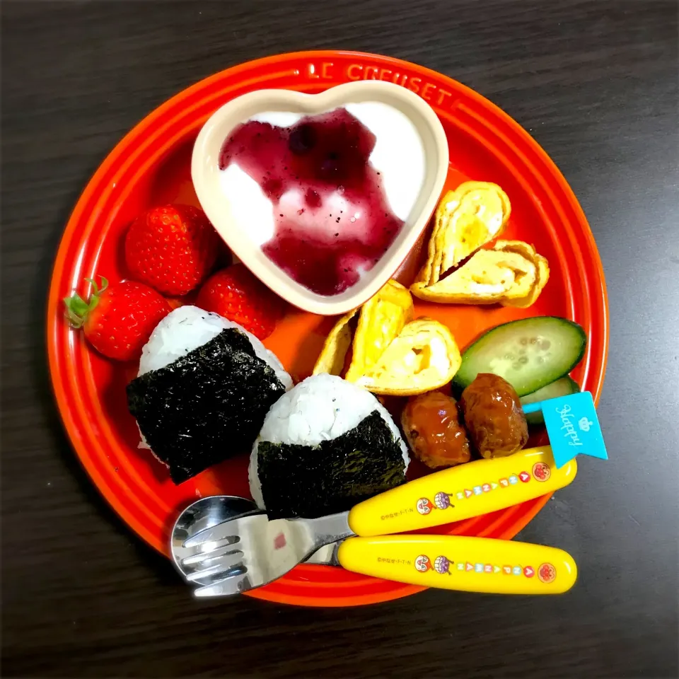 1/23❁息子 朝ごはん☀️
しらすおにぎり🍙
チーズ卵焼き
ミートボール
きゅうり🥒
いちご🍓
ブルーベリーヨーグルト|つんさん