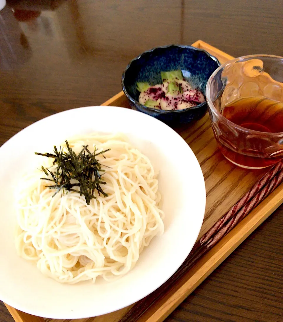 Snapdishの料理写真:素麺とかぶのお漬物|翡翠さん