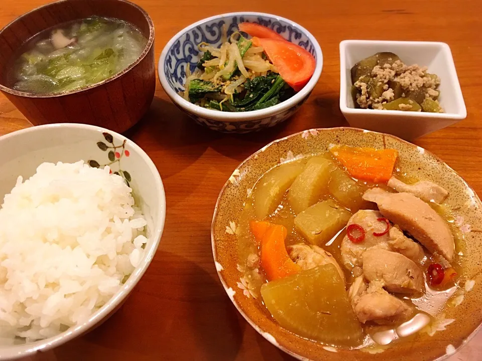 Snapdishの料理写真:1/23 夕飯♪ 鶏肉と大根の味噌煮  白菜とセロリのスープ  小松菜とモヤシのナムル  茄子と鶏挽肉のうま煮|ikukoさん