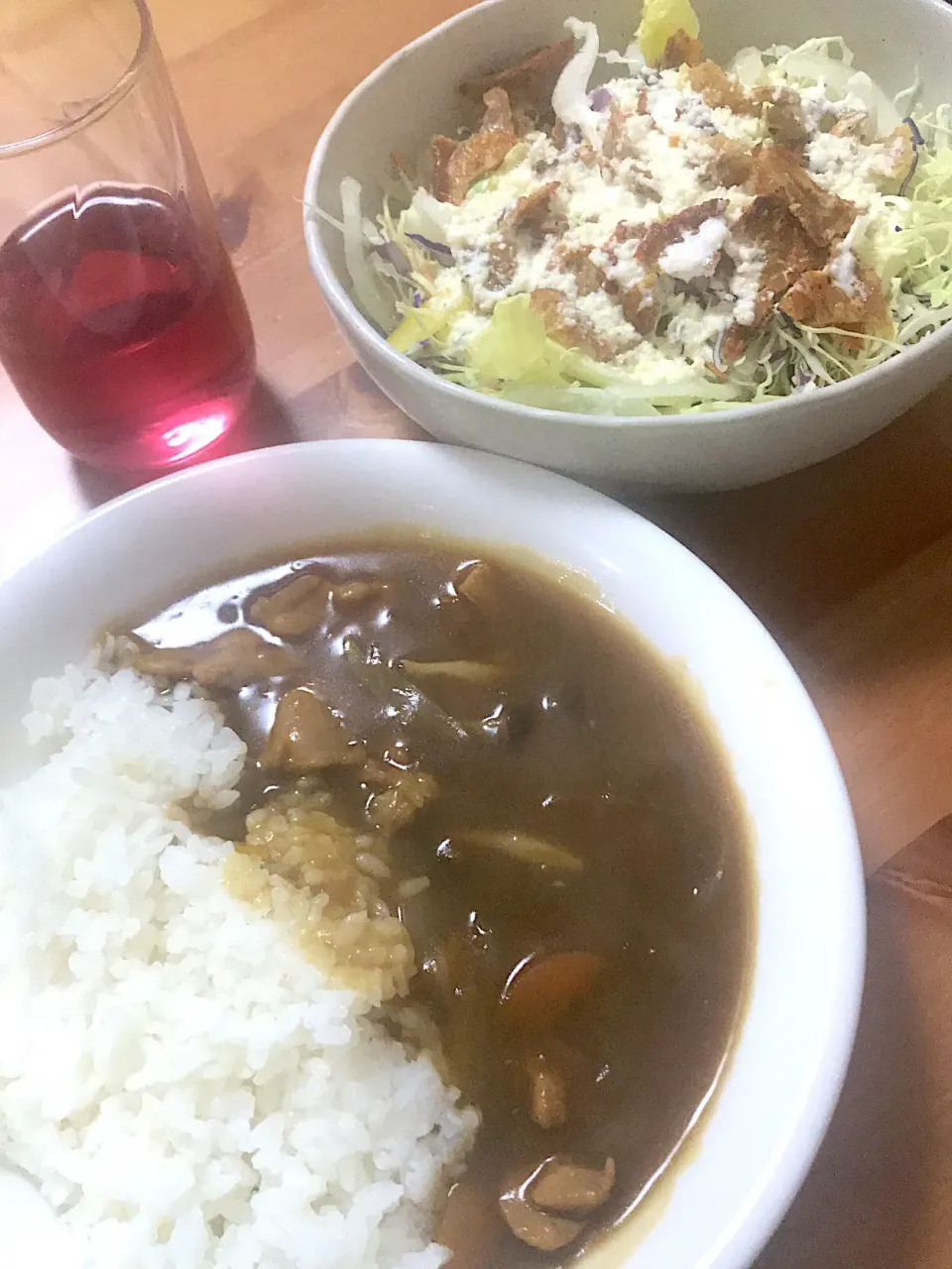 バターチキンカレー🍛と手作りドレッシングのシーザーサラダ🥗|gunlove❤さん