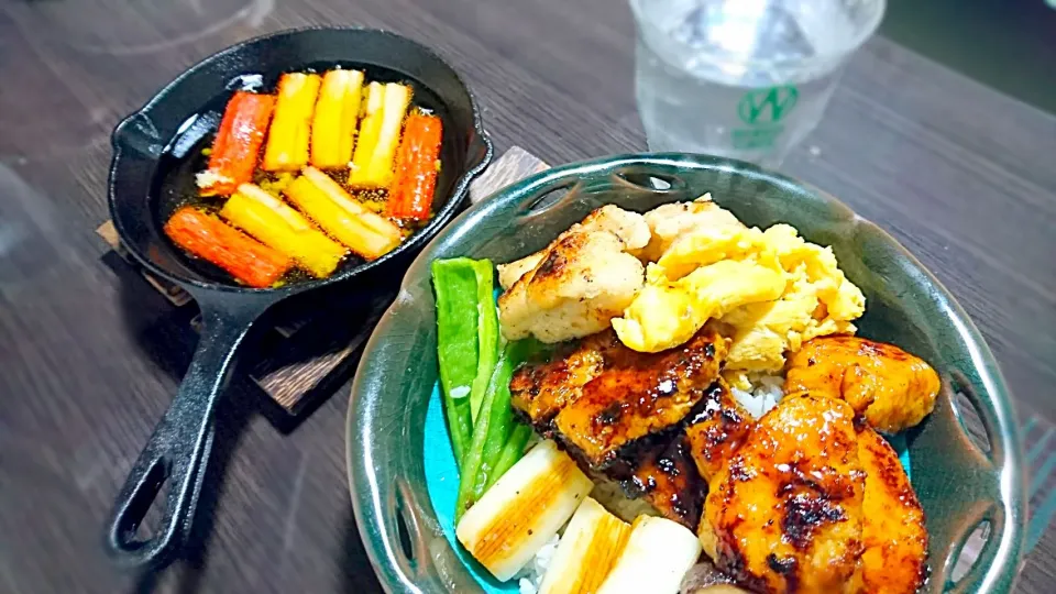 焼鳥丼、カニカマのアヒージョ|サトリさん