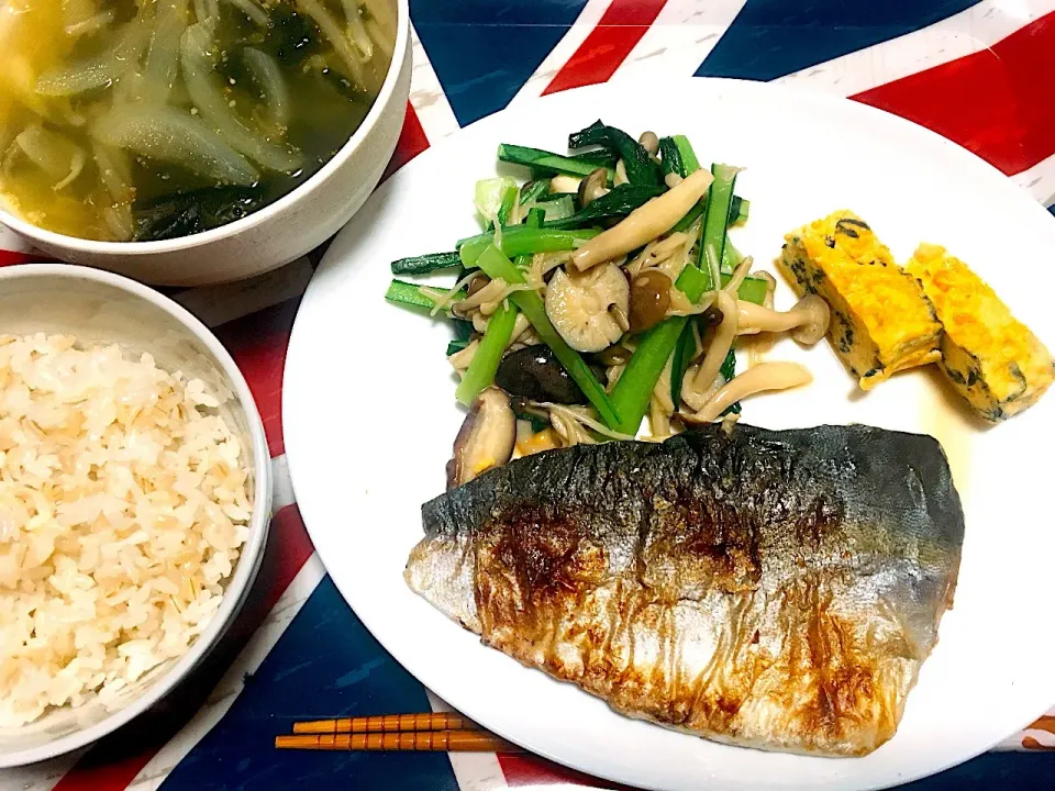 ツバスの焼き物&もち麦ごはん&きのこと小松菜のソテー🐟|くろねこっく🐈‍⬛さん